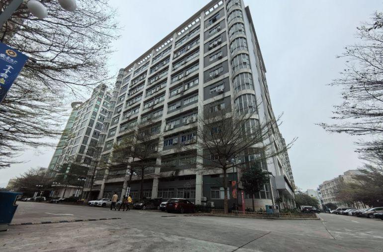 西乡开发商高新产业园区2000平方精装修研发办公厂房低价出租