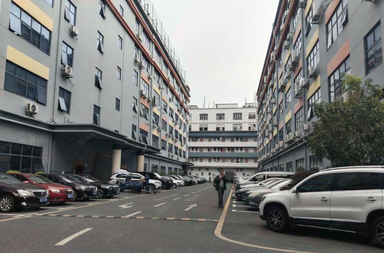 前进二路与107国道之间独门独院楼上精装修310平，拎包入住