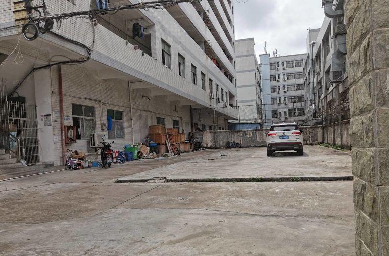 宝安松岗潭头村委独院厂房一层层高6米房东委托直租