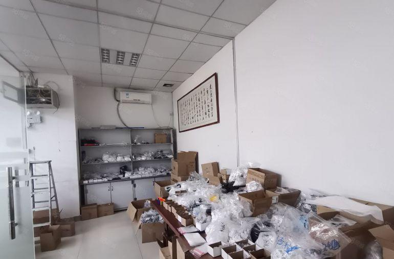 西乡航城洲石路旁电子厂房1280平按实际面积出租现成装修水电