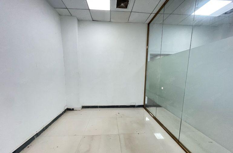 西乡固戍地铁口，大型工业区，带装修376平厂房出租，使用率高