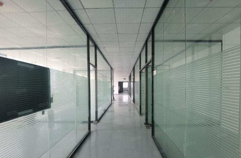 西乡固戍高速口原房东1700平6间玻璃隔断办公室精装修厂房