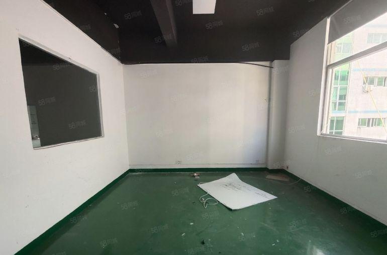 西乡，固戍正规工业园，楼上带装修整层1100平厂房仓库出租！