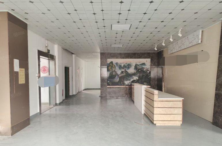 西乡固戍，大型工业园，带装修300平厂房出租，园区停车充足