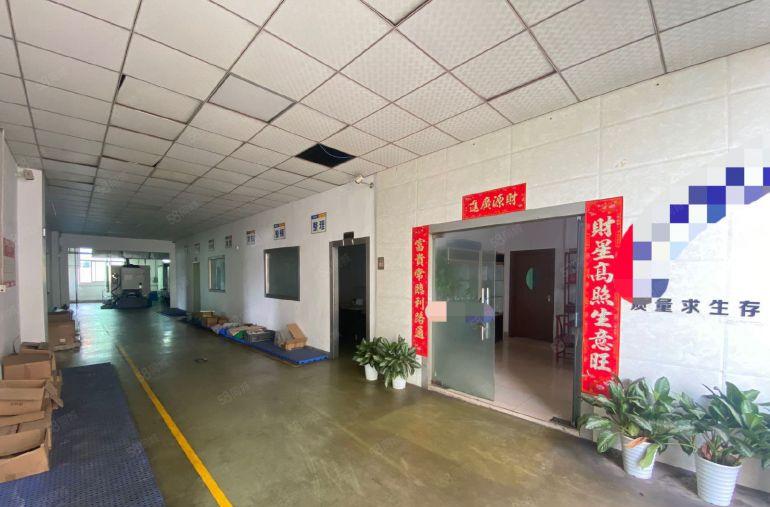 松岗沙浦围二楼整层2000平厂房出租现成吊机口配有3吨货梯