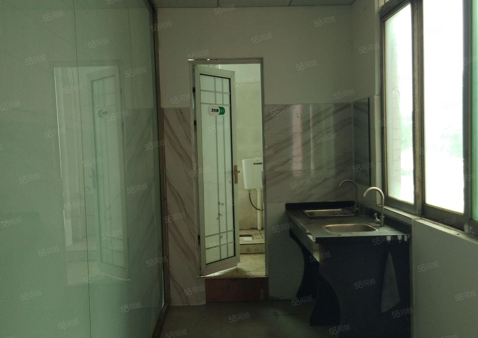 西乡富源工业城楼上整层精装修2300平，有前台！