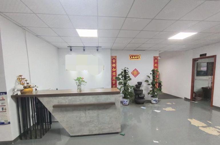 直租！西乡鹤洲工业区，带装修1300平厂房出租，园区空地大