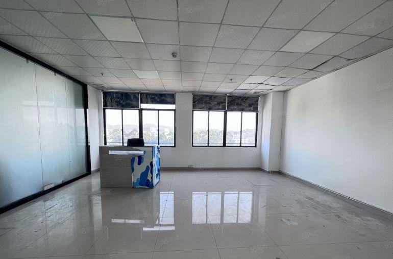 22元西乡固戍3楼400平带精装修办公室带红本可分组