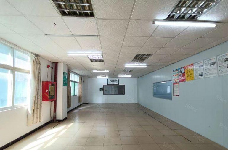 西乡，固戍创意园，电梯口带装修485平办公厂房出租，租金28