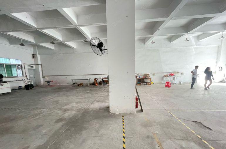 西乡鹤洲桃源居，一楼带装修400平230平厂房出租，租金40