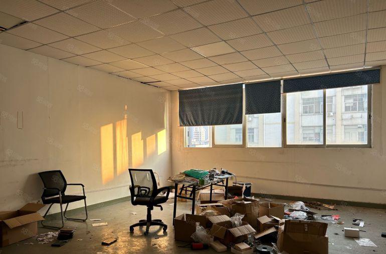 沙井工业园楼上500平精装修原房东实际面积仓库厂房低价出租