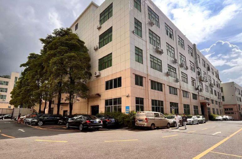 石岩高速口地铁口红本精装二楼1960平水电到位厂房出租