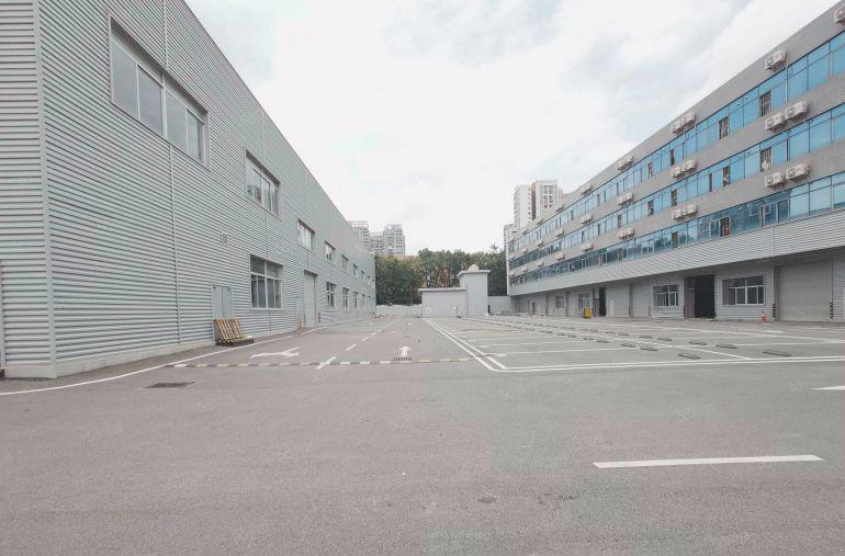 西乡现成4S店5000平方厂房出租主干道旁层高13米超大空地