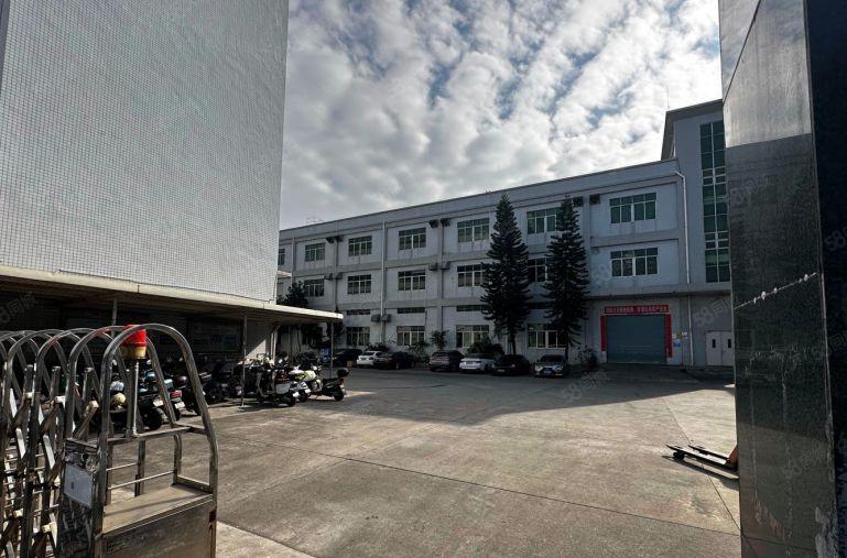 沙井共和工业区一楼2000平二楼2000平带行车3台实际面积