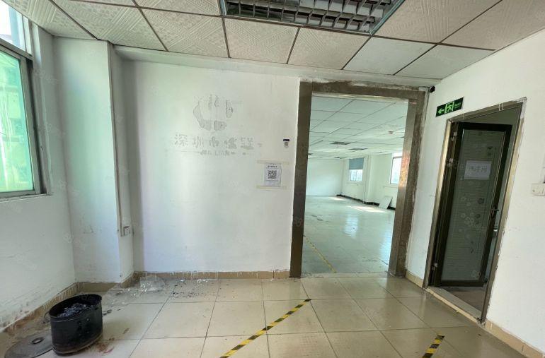 西乡固戍大型工业园，带装修280平整层厂房出租，租金便宜