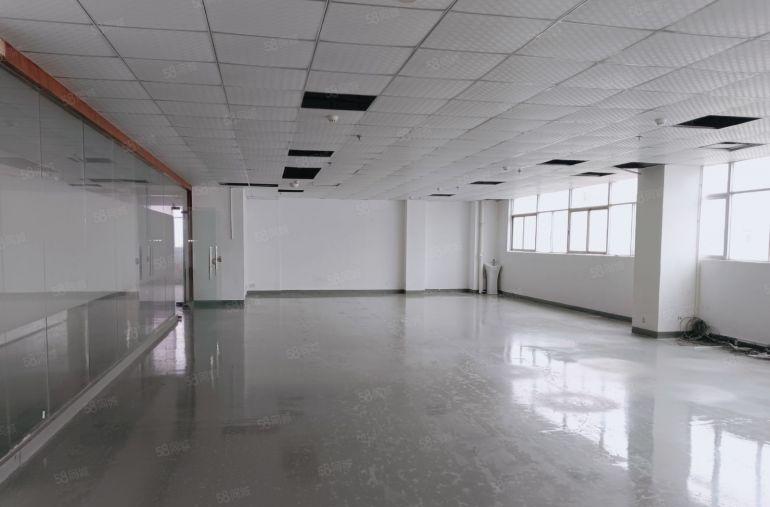 西乡黄田工业区内楼上精装修1316平，有办公室带部分无尘车间