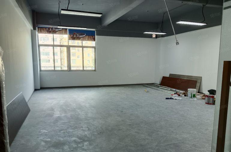 石岩楼上300平米办公厂房带装修招租，现成水电办公室