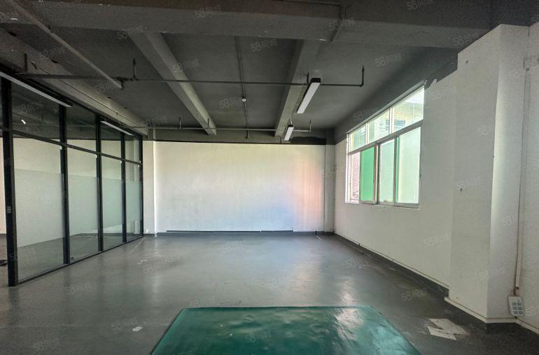 西乡固戍地铁站附近精装修小面积厂房写字楼136平