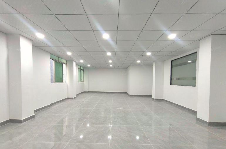 西乡固戍小面积100平136平办公厂房出租，两吨货梯，电到位