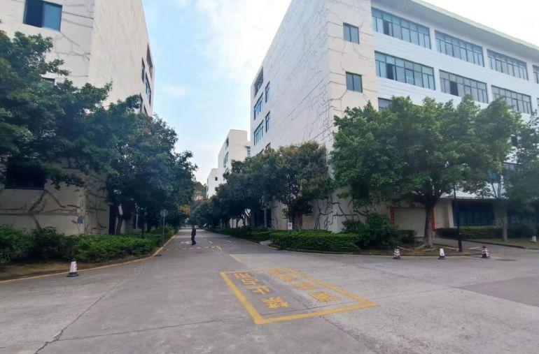 水电齐福永地铁口原房东楼上1200平精装修厂房仓库出租可分租