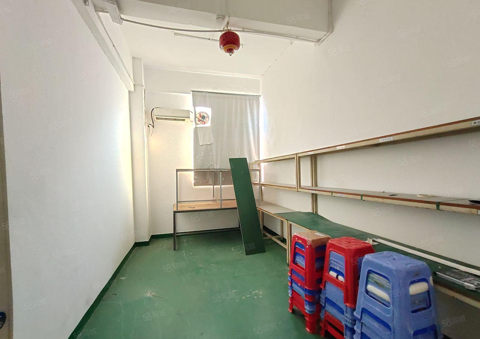 西乡，固戌，航城大道，楼上带装修1205平厂房出租，无转让费