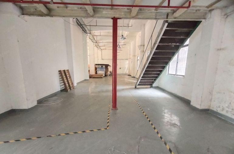 租金35元，西乡固戍，一楼带装修600平厂房，层高6米带阁楼