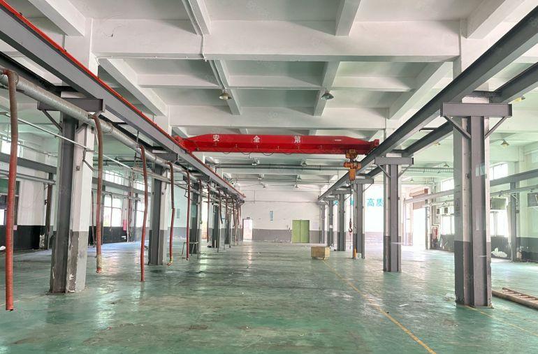 松岗广田路边3层独院带行车厂房出租4000平方实际面积高6米