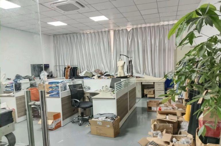 石岩新出2楼办公厂房300平米带装修出租，现成水电，两吨货梯