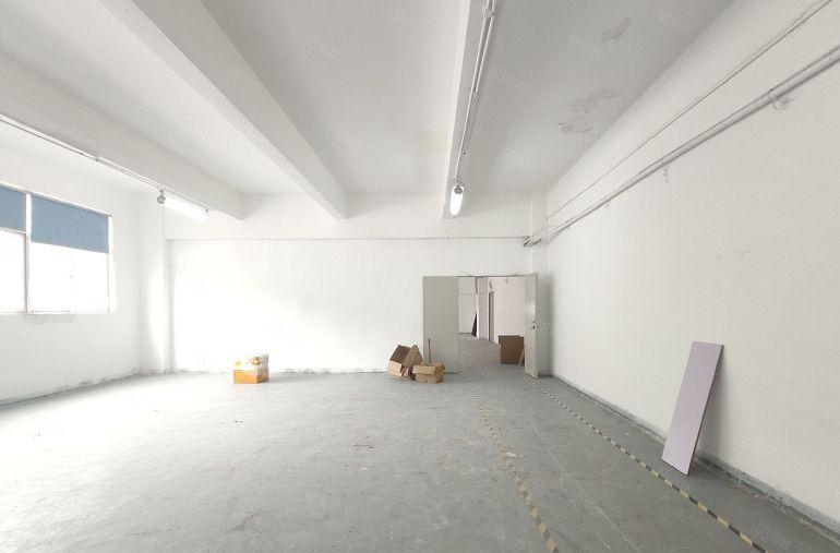 固戍一路附近，新出带装修厂房650平，电梯口户型租金28每平