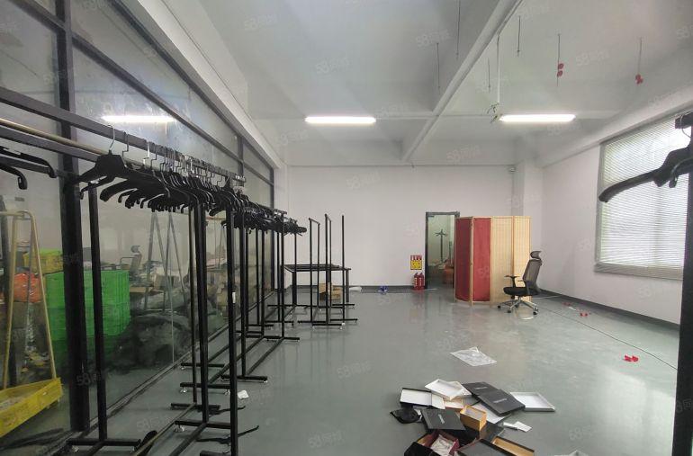 西乡，桃源居附近，大型工业园，电梯口户楼上带装修1300厂房