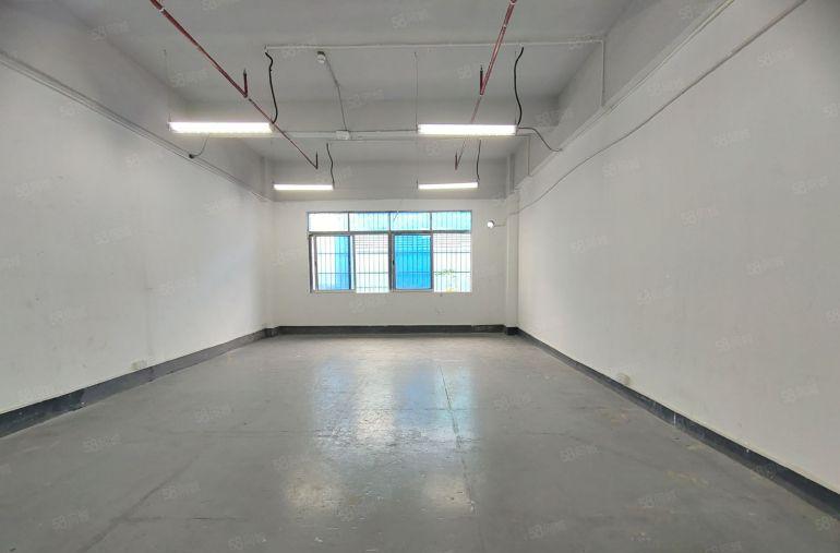 西乡，固戍地铁站附近，大型工业园，楼上带装修376平厂房出租