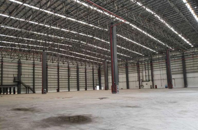 宝安西乡钢构独院5000平仓库厂房出租可分租空地大可进拖头车