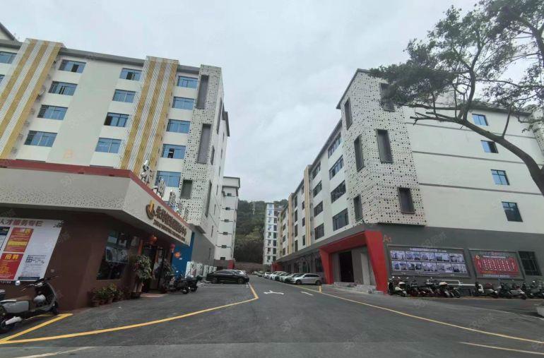 西乡固戍靠近107国道100平起分全新装修可做加工超大空地