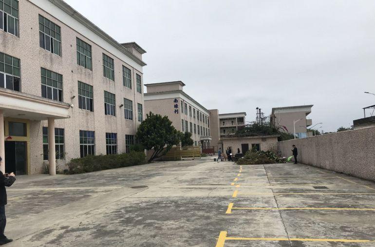 宝安石岩上屋地铁口1000平厂房仓库低价出租！500平可分租