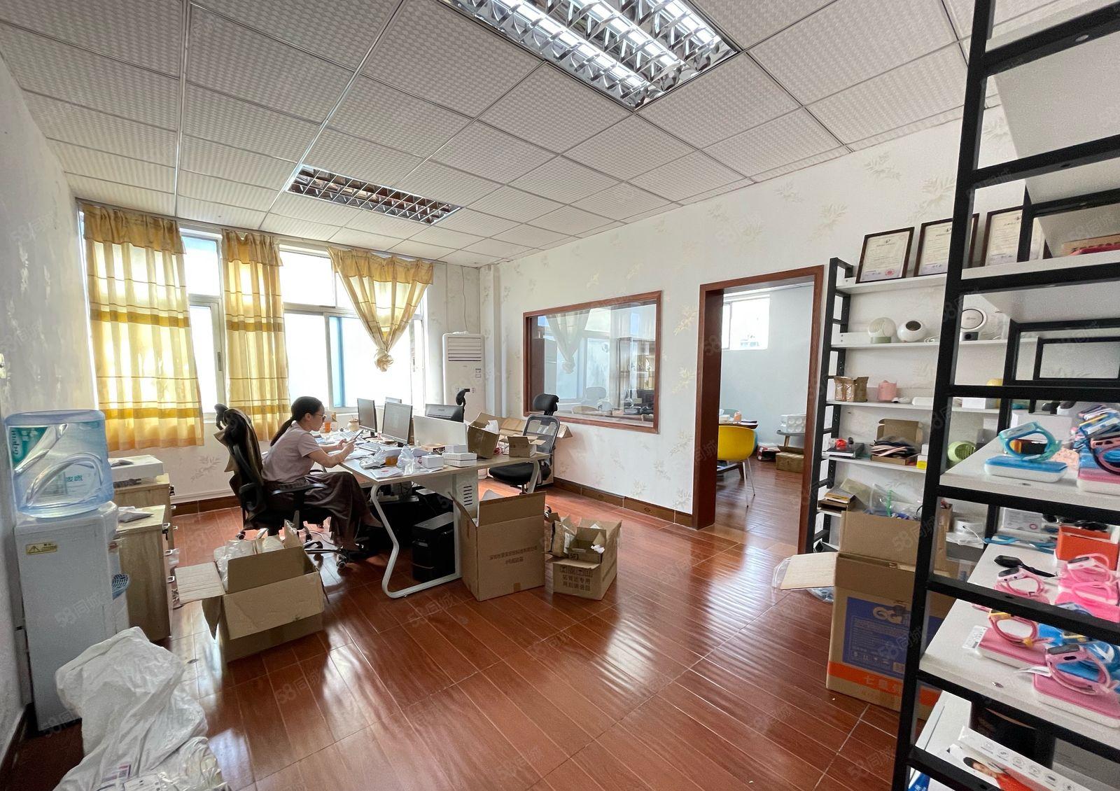 西乡三围107国道附近，楼上带装修385平厂房出租，租金便宜