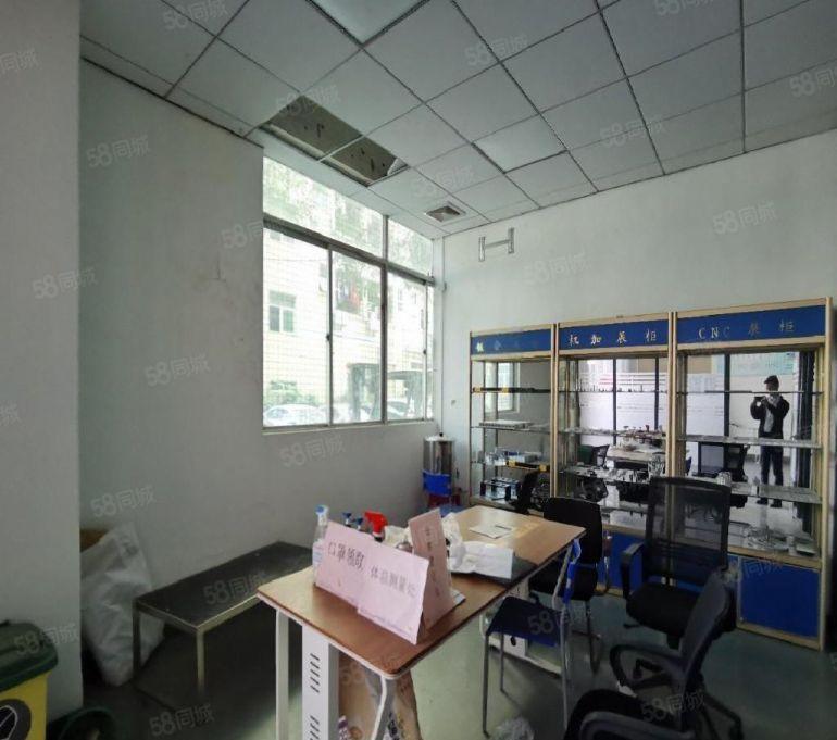 石岩水田裕同集团旁1楼3楼3700平精装厂房出租200平起租