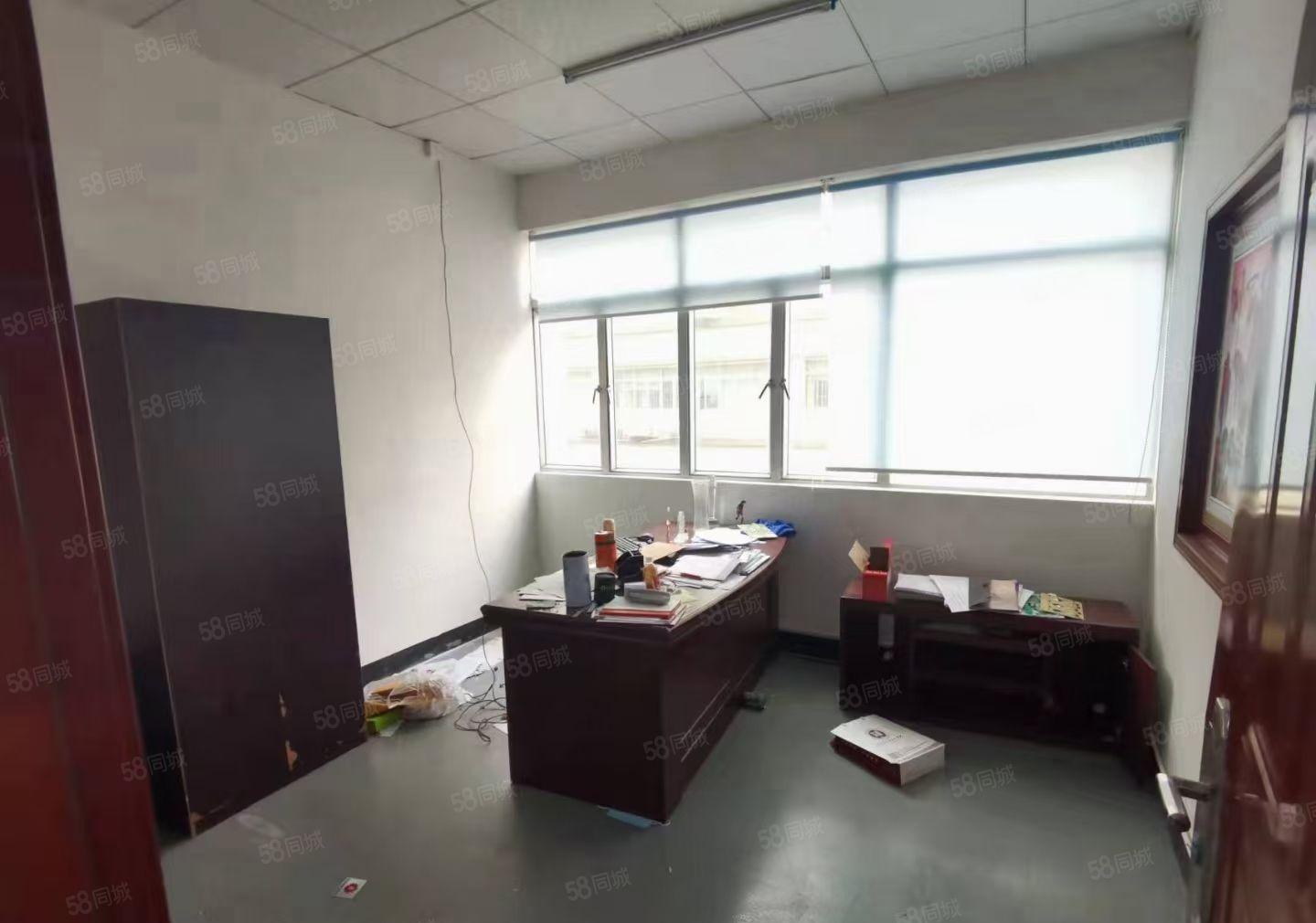 新安洪浪北地铁站楼上1700平，900平起租。精装修，环境好