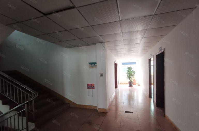 松岗碧头地铁站大地路红本独院三层4000平方厂房出租带办公楼