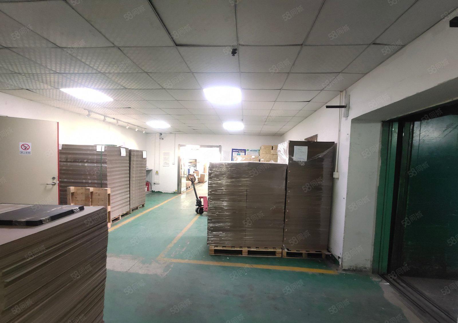 沙井新桥大型工业园楼上2500平精装修可大小分租厂房出租