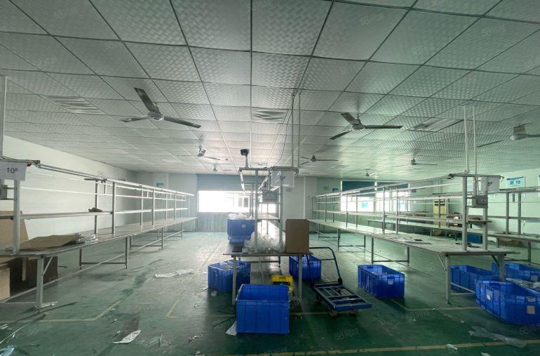 西乡鹤洲工业区，带装修500平1300室厂房出租，租金28