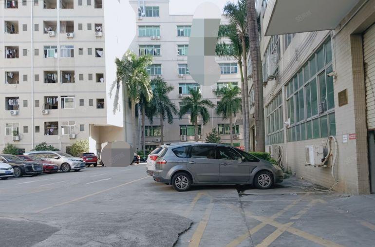 西乡勒竹角独门独院楼上860平，有办公室！22元