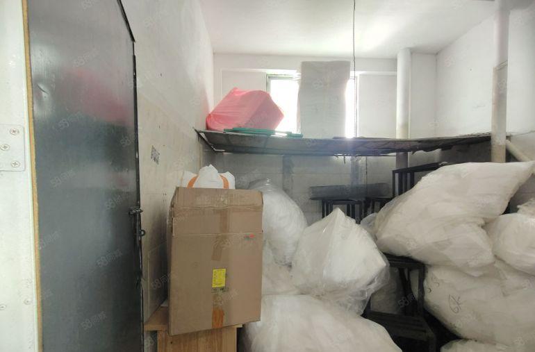 西乡固戍工业区，原房东直租，楼上780平独立一整层，带行车