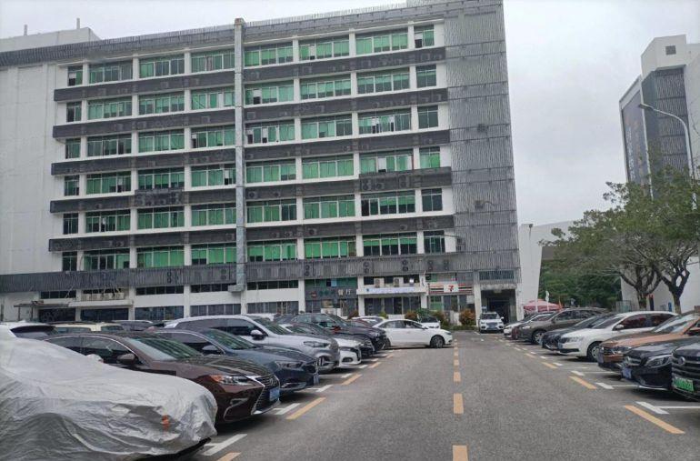 石岩石龙仔楼上整层1200平原房东实际面积厂房出租精装修,