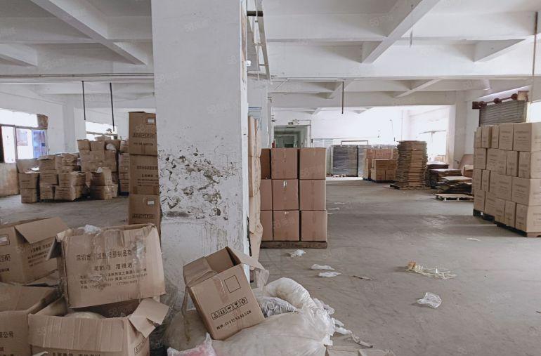 西乡鹤洲西区工业园楼上1200平，筒装，有办公室，双电梯前后