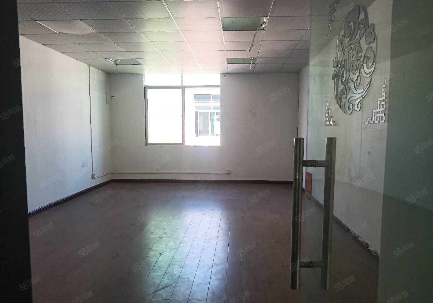 石岩湖靠光明交界新出厂房楼上1000平方现有装修独门独院