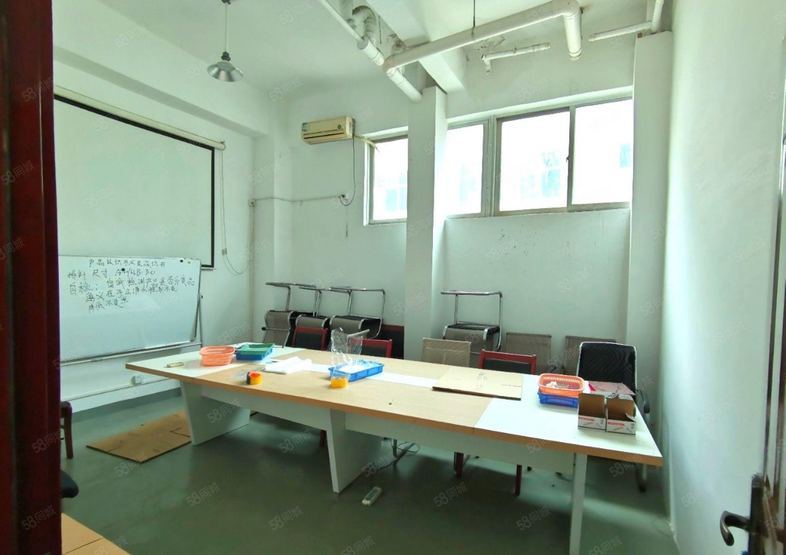 200平起，租福永和平精装700平原房东厂房出租，无转让费