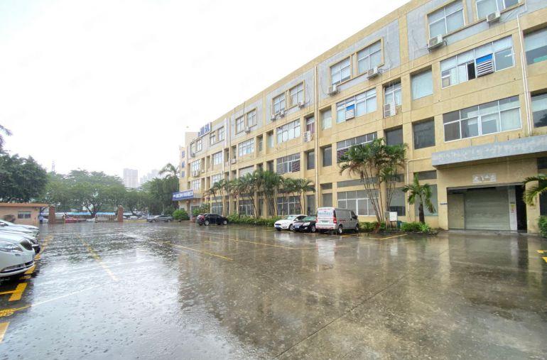 松岗大田洋松岗中学对面一手房东厂房出租一二楼各3100平方米