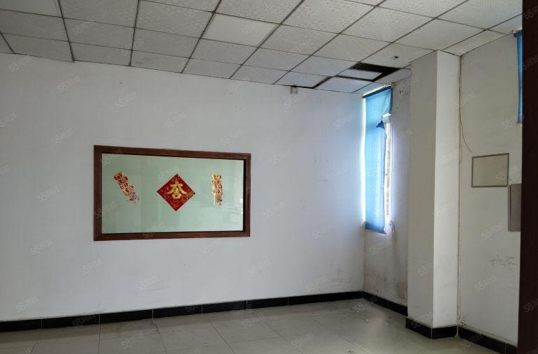 松岗塘下涌工业区新空出1楼450平方，价格便宜面积实在高5米