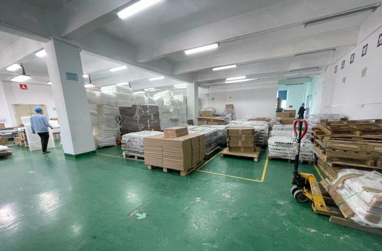 西乡九围工业区，康桥书院，带装修800平厂房出租，租金25