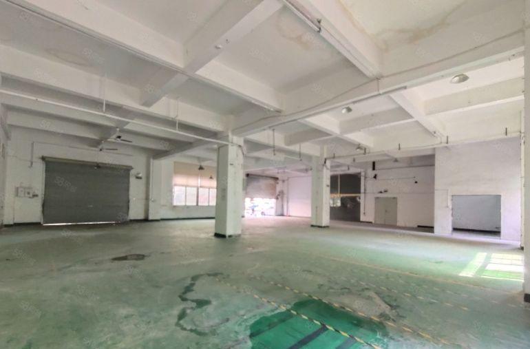 西乡鹤洲，主干道边新出一楼750平重工业厂房，仓库低价出租！